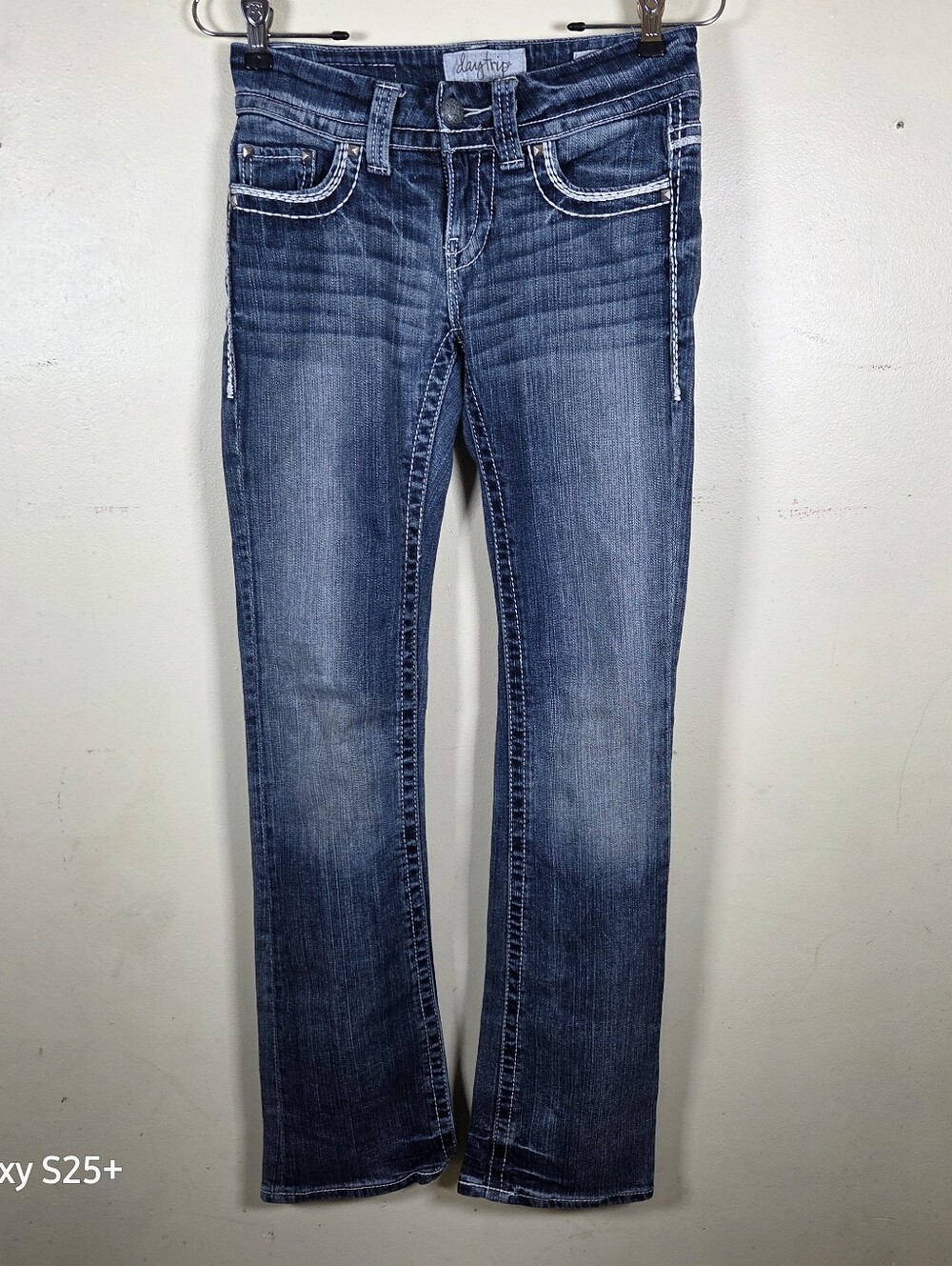 Daytrip Womens Jeans Virgo Bootcut Medium Wash Thick Stitch Embroidered Size 25L